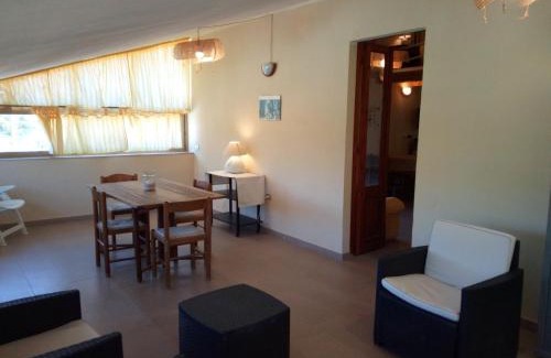 Maladroscia Apartment | La spiaggetta Maladroxia BIANCA