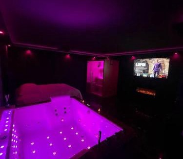 Saint-Jacques - Saint-Roch Apartment | La Suite Prestige Jacuzzi,Sauna,Netflix,Disney