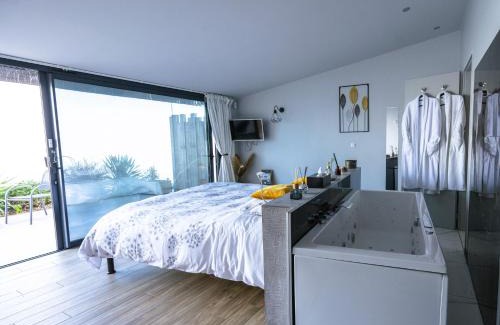Istres House | La Suite Soleil Romantique & Vue