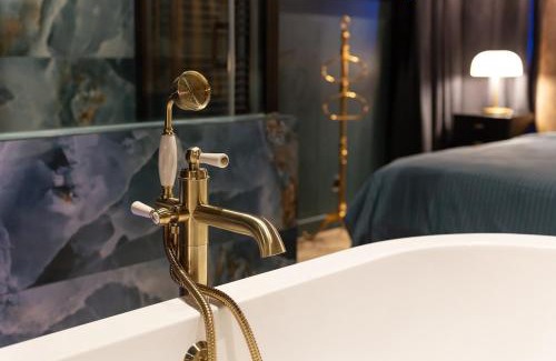 La Celle-sous-Gouzon Apartment | La Suite Versailles freeParking table massage Clim