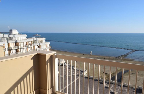 Nettuno Apartment | LA TERRAZZA SUL TIRRENO