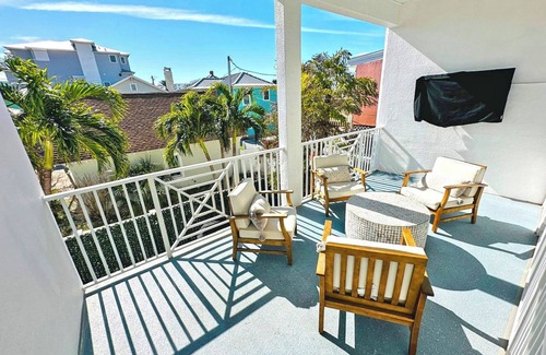 Pass-a-Grille Historic District Apartment | La Tortuga Historic Downtown Pass A Grille St Pete Beach 3