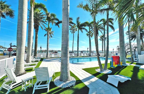 Pass-a-Grille Historic District Apartment | La Tortuga Historic Downtown Pass A Grille St Pete Beach 3