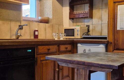 Saint-Cere Apartment | La Tour de St Céré, insolite en coeur de ville