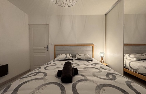 Miroir - Batignolles House | La Victoria - Gare - Luxe - Rêve au Mans