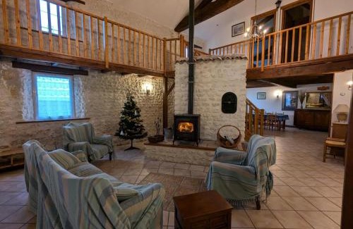 Angeduc House | La Vieille Etable : Charme, Piscine, Grand Jardin - FR-1-653-273