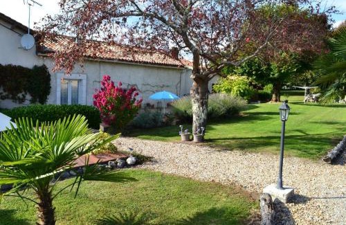 Angeduc House | La Vieille Etable : Charme, Piscine, Grand Jardin - FR-1-653-273