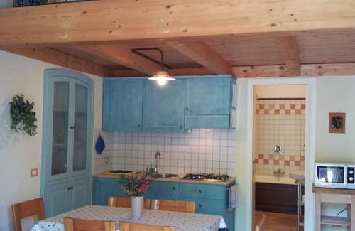 Pucara Apartment | La Vigna - comfortable loft with outdoor hot tub surrounded by lemon gardens