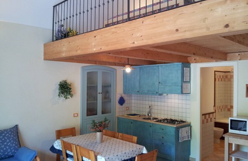 Pucara Apartment | La Vigna - comfortable loft with outdoor hot tub surrounded by lemon gardens