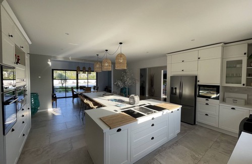 Saint-Siffret Villa | La Villa Bastide