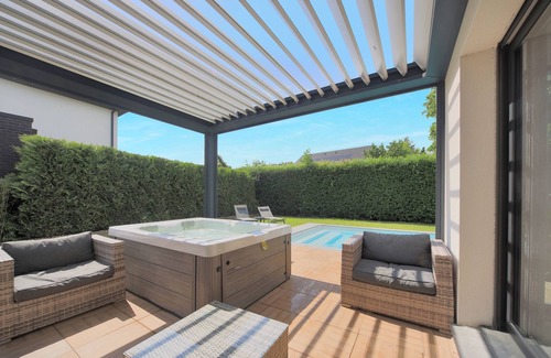 Sainghin-en-Melantois House | La Villa Sainghin - Piscine et Jacuzzi Privé