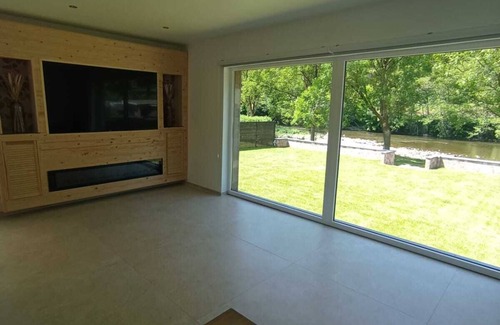 Comblain-au-Pont Villa | La Villa "les pieds dans l'eau"