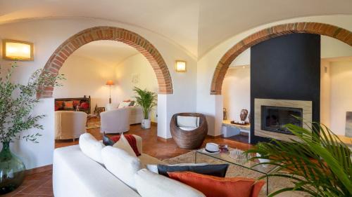 Lari Villa | La Villa nell'Isola Verde 12, Emma Villas