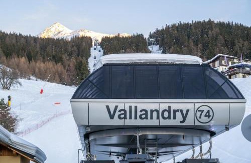 Vallandry Ski Chalet | La vue du Roi - Detached chalet (6p). 3 bedrooms and 2 bathrooms. In the centre of Vallandry, with a beautiful view