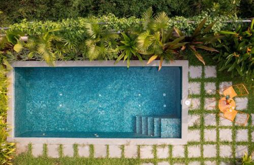 Anjuna Villa | La Zorita, Luxurious 3 BHK with Private Pool, 10 mins from Anjuna Beach, Kitchen, Security, Terrace, Patio & Wifi