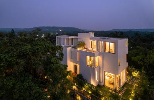 Anjuna Villa | La Zorita, Luxurious 3 BHK with Private Pool, 10 mins from Anjuna Beach, Kitchen, Security, Terrace, Patio & Wifi