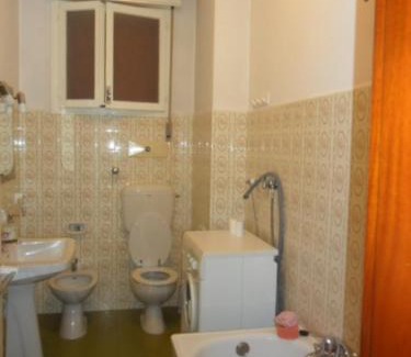 Ferrara Apartment | La zucca violina