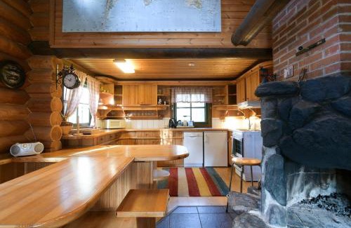 Pyhatunturi Villa | Laavu 15 Orginal Log Cabin with Sauna