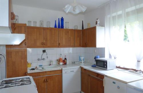 Belatelep Apartment | Labdarozsa Apartmanhouse