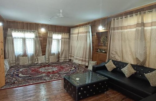 Srinagar House | Labeeks Villa
