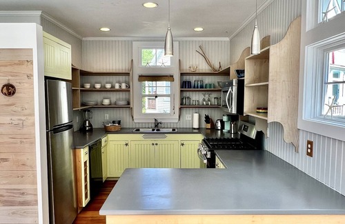 Magnolia House | LABOR DAY SPECIAL: Save 10%! Come enjoy last weekend of summah on PRIVATE beach!