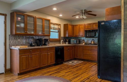 Camptown House | LaceyVilla - Huge home in Endless Mountains