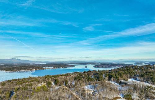 Weirs Beach Apartment | Laconia Retreat half Mi to Lake Winnipesaukee!