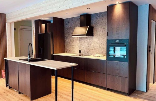 Floda Villa | Ladhus II - Stylish Cliff Home with Sauna & Jetty