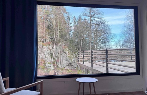 Floda Villa | Ladhus II - Stylish Cliff Home with Sauna & Jetty