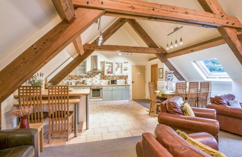 Hulland Ward Cottage | LADY POND RETREAT, family friendly, with hot tub in Ashbourne