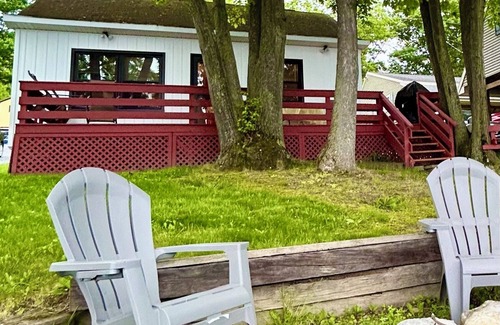 Valois Cottage | Lady Seneca Cottage - in the middle of NY wine country