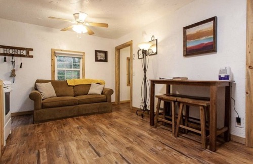 Murphy Cabin | Ladybird's Lodge - dog friendly