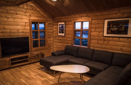 Selfoss Apartment | Lækjarbakki Cabin in the Golden Circle