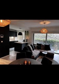 Saint-Laurent Apartment | L’Agathe
