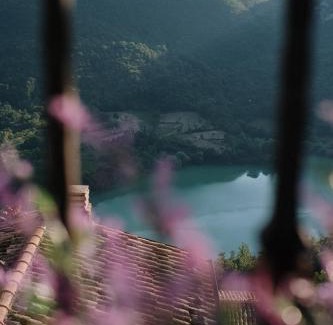 Ascrea Apartment | Lago del Turano - La Taverna con cucina open space e free WI-FI