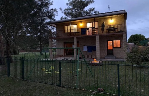 Lake Macquarie City Council House | Lago Mac - dog friendly lake house with great sunsets