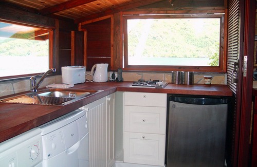 Pihaena Ski Chalet | Lagoon Bougainvilla - Robinson's Cove