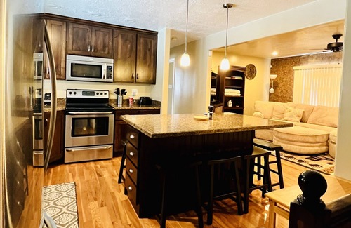 Washington Terrace House | Lagoon, Ski, HAFB, WSU and Dee Event Center.