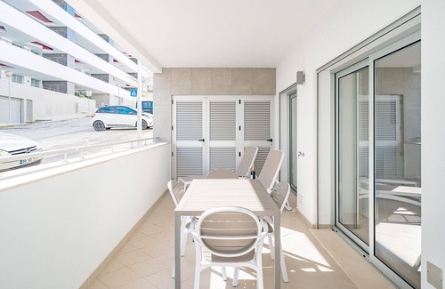 Lagos Apartment | Lagos Modern 2 With Pool by Homing