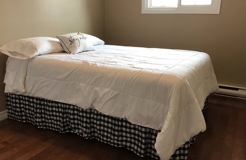 Lower Sackville House | Lake Access Home 3 BDRM 12 minutes to Airport