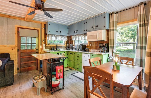 Gladwin Cottage | Lake Access & Kayaks: Gladwin Cottage Near Golfing