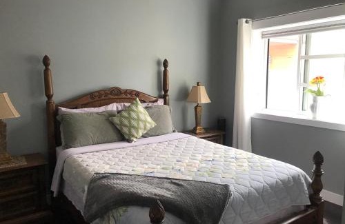 Central Okanagan Bed & Breakfast | Lake and Bridge View Vacation Home