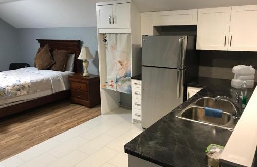 Central Okanagan Bed & Breakfast | Lake and Bridge View Vacation Home