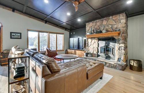 Neillsville House | Lake Arbutus Cabin Private Dock and Pontoon Rental!