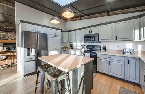 Neillsville Cabin | Lake Arbutus Cabin: Private Dock & Pontoon Rental!