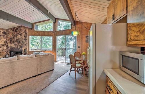 Arrowhead Villas Cabin | Lake Arrowhead Cabin w/Mid-Century Charm!