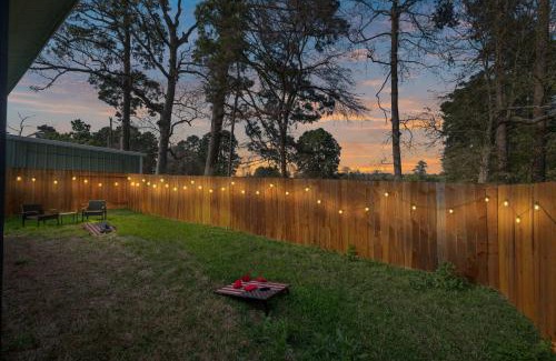 Willis House | Lake Conroe Home with Yard Half-Mi to Boating!