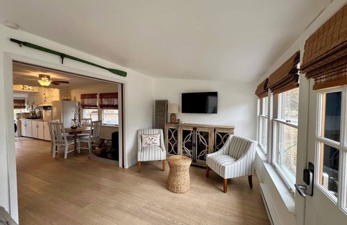 Delafield House | Lake Country Guest Cottage