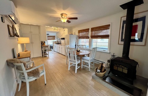 Delafield House | Lake Country Guest Cottage