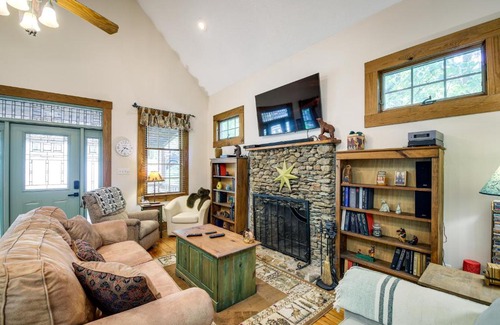 Sloans Valley House | Lake Cumberland Resort Cabin with Community Perks!